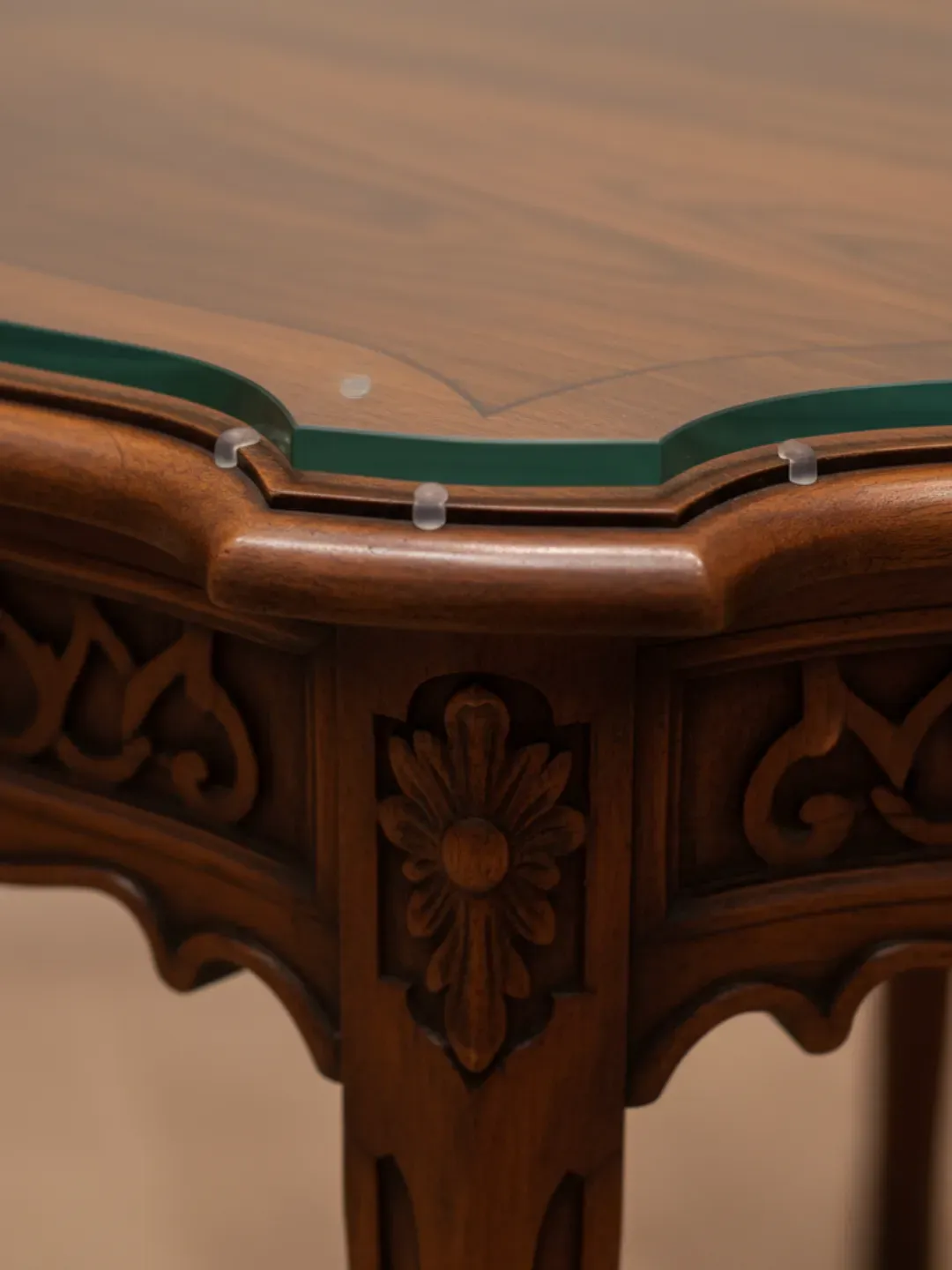 Bevelled edge glass protector for antique furniture with template for pattern matching
